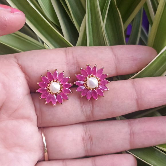 Fashion Jewelry Jewelry - Very pretty ruby pearl gold platted stud earrings